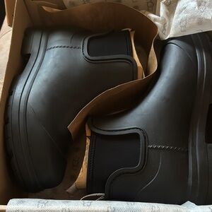 Woman’s UGG Droplet